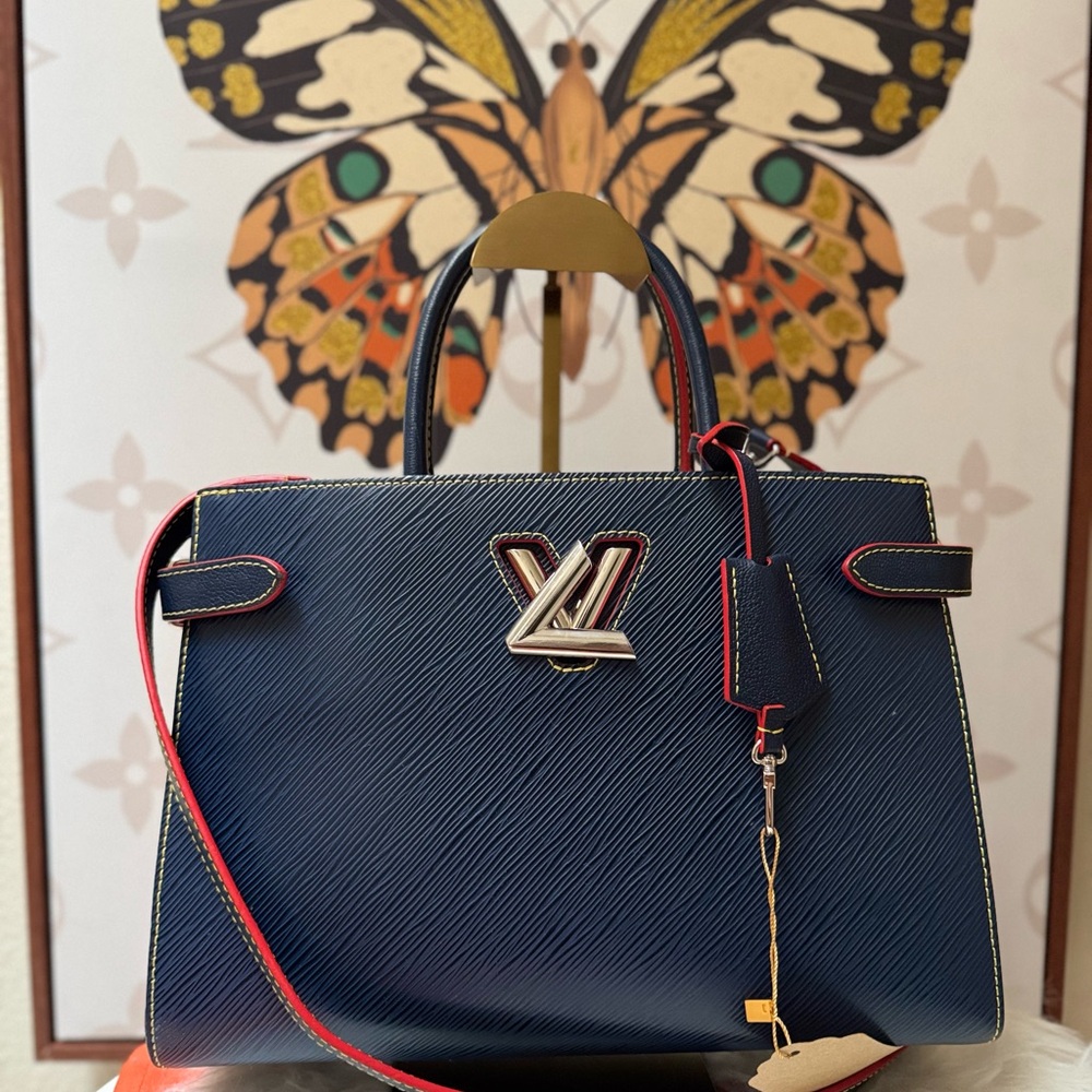 🔥SEND OFFER🔥Louis Vuitton bag Elegant Navy Blue shoulder bag